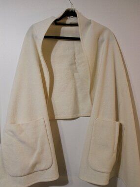 Womens Harve Benard By Benard Holtzman Wool/Cashmere Blend Shawl Scarf w Pockets